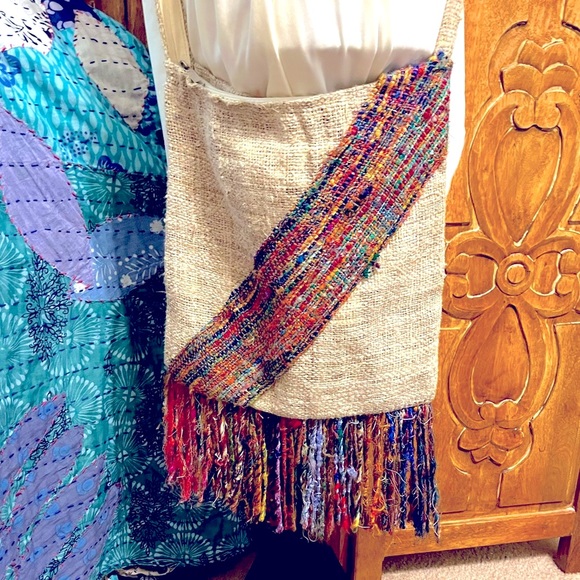 Hemp crossbody handbag with rainbow colored décor and fringed bottom - Picture 2 of 9